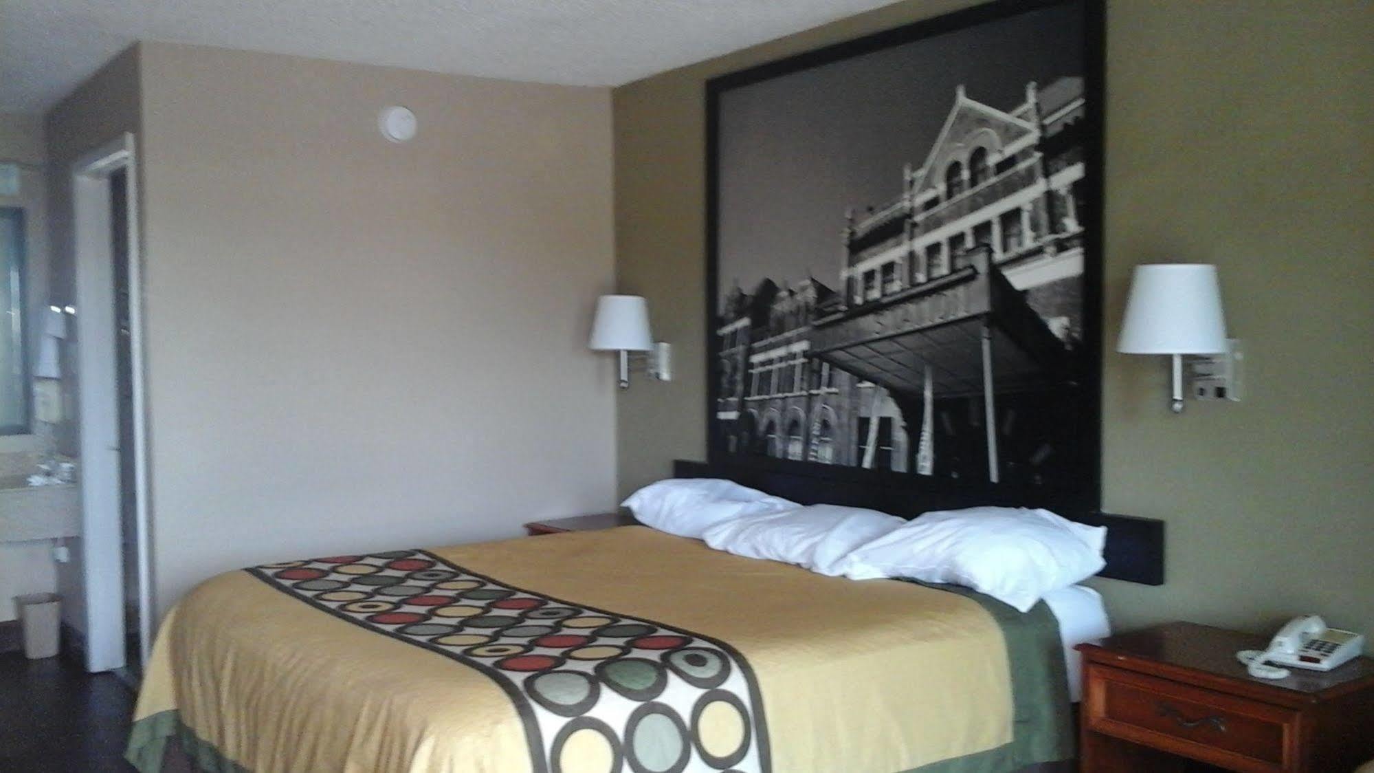 Super 8 By Wyndham Mobile/Tillmans Corner Exterior foto